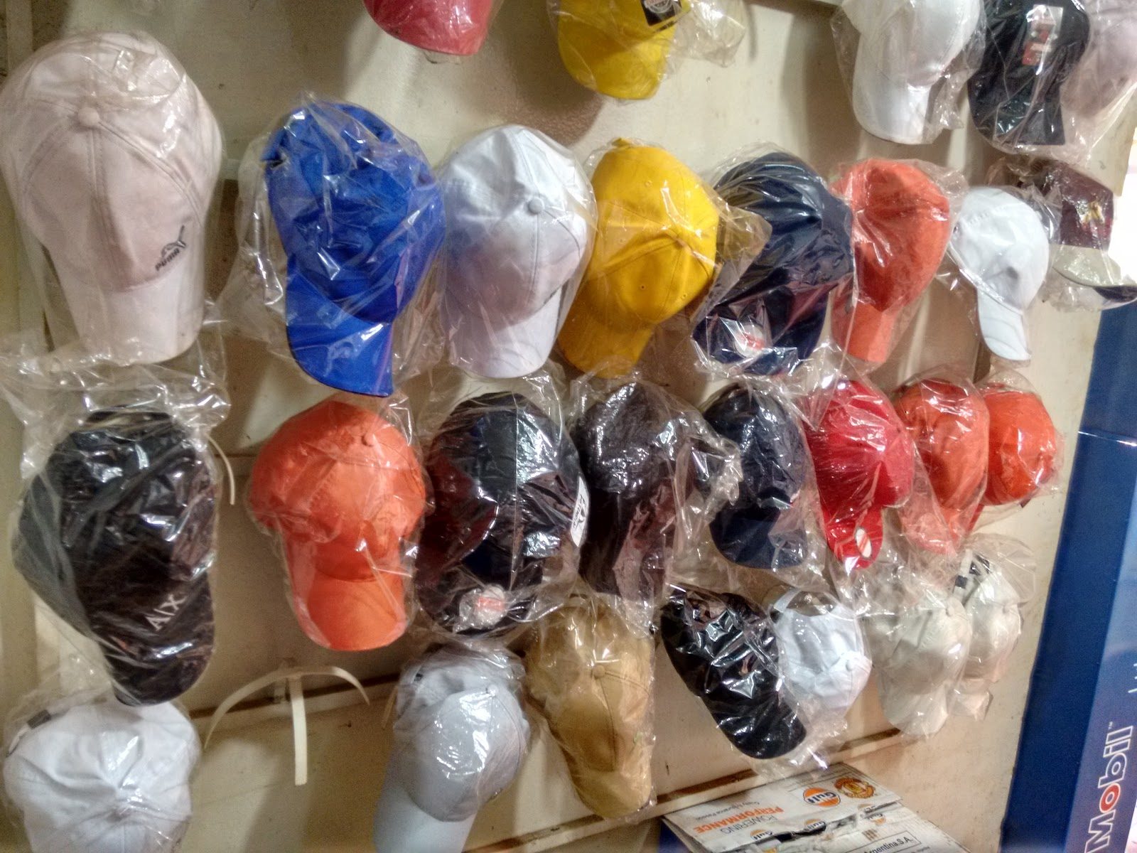 Gorras e indumentaria